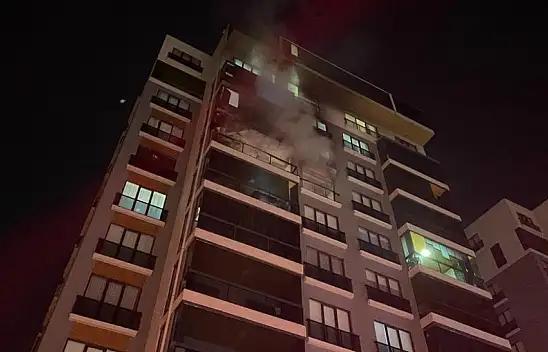 Binada feci yangın: 19 kişi mahsur kaldı!