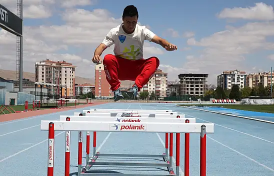 Down sendromlu milli atlet Uysal'dan yeni dünya rekoru hedefi!