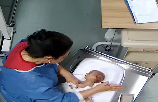 Hemşire 5 günlük bebeği işkenceyle engelli bıraktı!