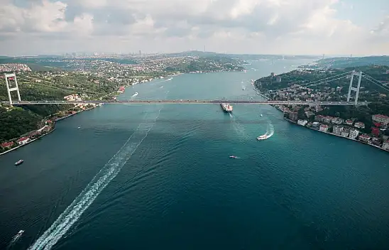 İstanbul Boğazı'nda gemi trafiği çift yönlü askıya alındı