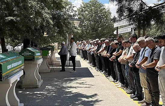 Konya bu acıyla sarsıldı! Katliam gibi kazada hayatını kaybeden kadın son yolculuğuna uğurlandı!