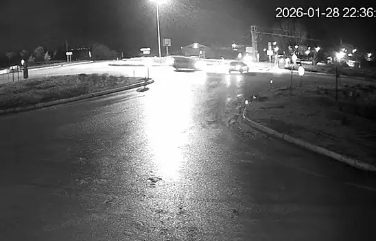 Konya'da 2 araç kavşakta çarpıştı! 4 yaralı!