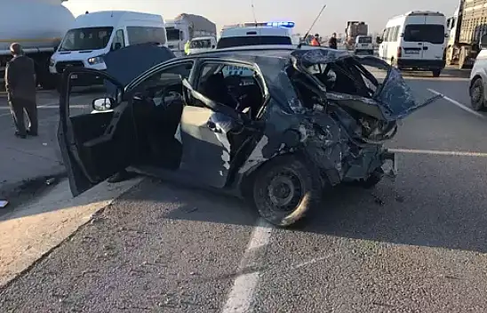 Konya'da 3 araç birbirine girdi! Öğretmen yaralandı