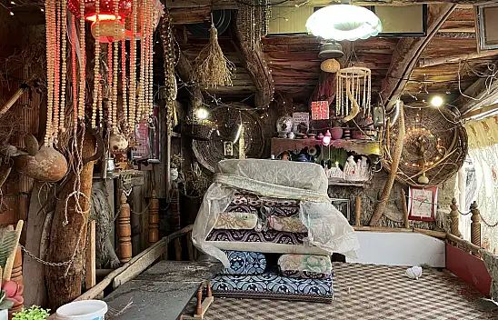 Konya'da 30 yıldır topladığı antikalarla bahçesini müzeye çevirdi!