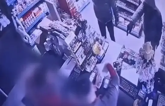 Konya'da akaryakıt istasyonunda silahlı soygun: Tehditler havada uçuştu!