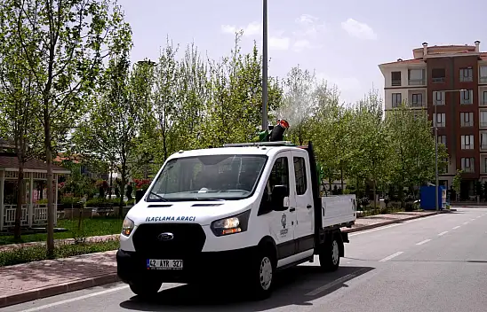 Konya'da bayram mesaisi başladı! Çöp konteynerleri ve kesim alanları ilaçlanıyor