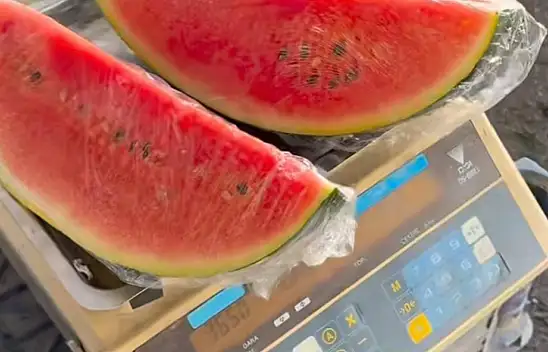 Konya'da ezber bozan pazar! Kış ortasında görülen meyve şok etti