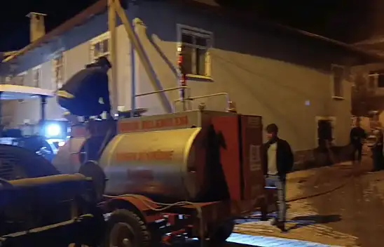 Konya'da faciayı muhtar önledi! Alevlere tankerle müdahale etti