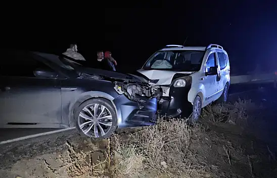 Konya'da feci çarpışma! 8 yaralı var!