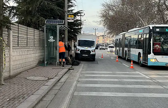 Konya'da feci kaza: Kontrolden çıkan motosiklet durağa daldı! 1 ölü...