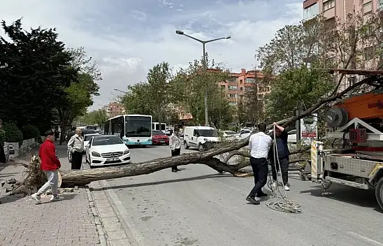 Konya'da fırtına ilçelere doğru ilerliyor! İşte en çok etkilenecek 10 ilçe…