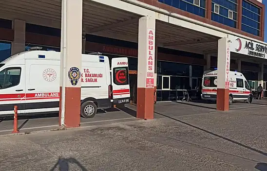 Konya'da hafif ticari araç otomobille çarpıştı! 4 kişi hastanelik oldu