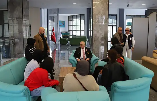 Konya'da huzurevi sakinleri çocuk ve gençlere eski bayramları anlattı