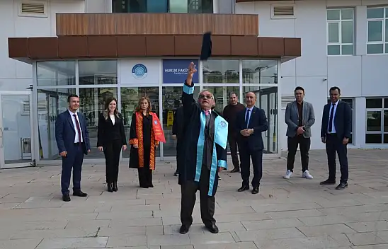 Konya'da huzurevinde yaşayan Hasan amca hayali olan cübbeyi 74 yaşında giydi!