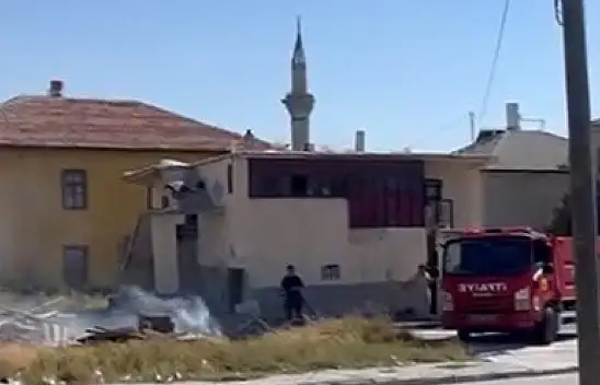 Konya'da iki ayrı ot yangını paniğe neden oldu