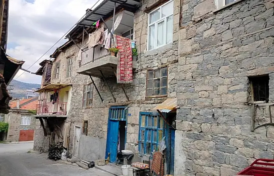 Konya'da ikinci kattan düşen çocuk ağır yaralandı
