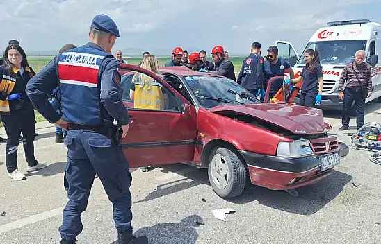 Konya'da kavşakta can pazarı! Çok sayıda yaralı var