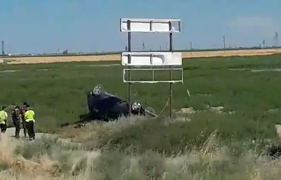 Konya'da kaza: Kontrolden çıkan otomobil takla attı!