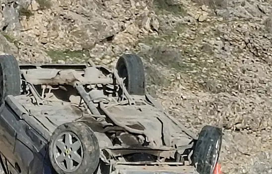 Konya'da kontrolden çıkan otomobil ters döndü