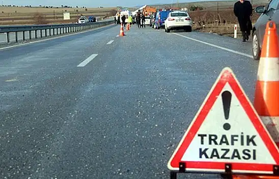 Konya'da korkunç kaza! Aileyi taşıyan otomobil takla attı: 1 ölü, 3 yaralı!