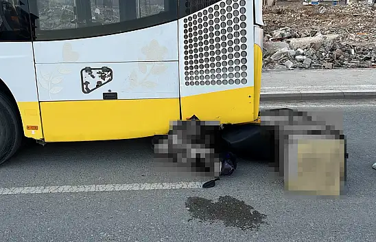 Konya'da korkutan kaza! Kurye otobüsün altına girdi!
