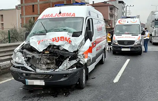 Konya'da korkutan kaza! Otomobille ambulanslar çarpıştı!