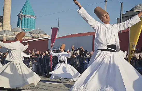 Konya'da mest eden görüntü! 99 semazen aynı anda döndü