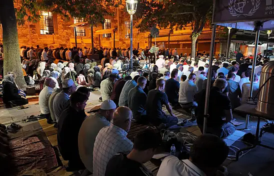Konya'da Mevlid Kandili'nde camiler doldu taştı