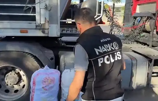 Konya'da narkotikten nokta operasyonlar: Hoparlör kutusu ve tırdan zula çıktı!