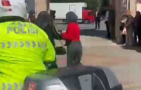 Konya'da nefes kesen yarış! Kimliğini unutan öğrenciyi AYT'ye polis yetiştirdi
