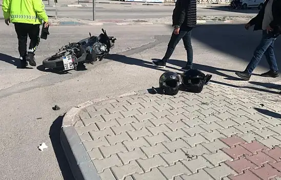 Konya'da okul kavşağında feci kaza! Hastanelik oldular