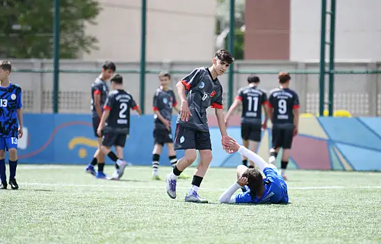 Konya'da Ortaokullar Arası Futbol Turnuvası Başladı! Toplamda 90 bin TL ödül verilecek