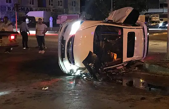 Konya'da otomobillerin çarpıştığı kazada 2 kişi yaralandı!