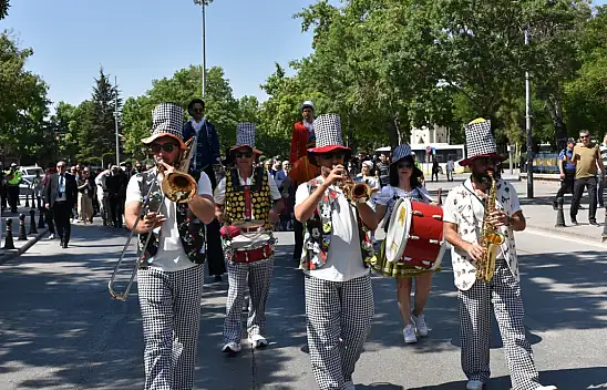 Konya'da sanat rüzgârı böyle başladı! Binlerce kişinin beklediği festival kapılarını açtı