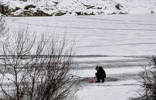 Konya'da Sibirya soğukları 1.515 rakımlı göleti dondurdu