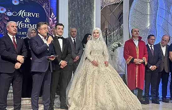 Konya'da siyaset ve iş dünyasını buluşturan düğün gerçekleşti