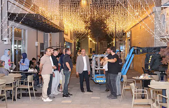 Konya'da tarihi doku ışıklarla buluştu! Suriçi Çarşısı geceleri göz kamaştırıyor