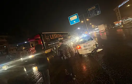 Konya'da tır otomobile çarptı: 2 yaralı