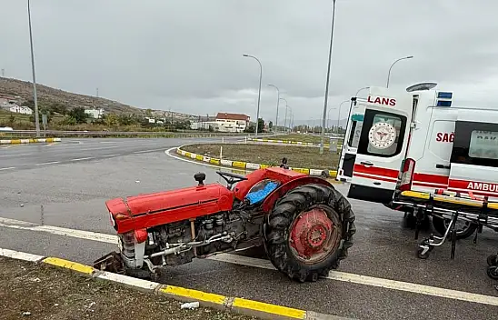 Konya'da traktör ile otomobil çarpıştı! 3 kişi yaralandı