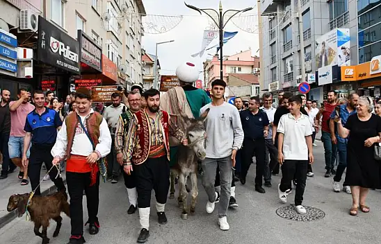 Konya'da uluslararası şenlikte ortalık karıştı! AK Parti milletvekilinden tepki...