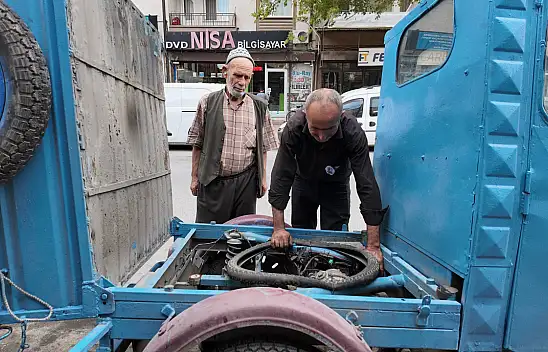 Konya'da yılların yükünü çeken üç tekerlekliler ustasının elinde hayat buluyor!