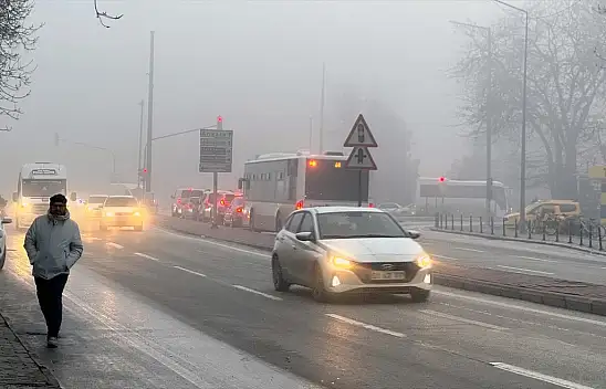 Konya'da yoğun sis etkili! Görüş mesafesi 30 metrenin altına düştü