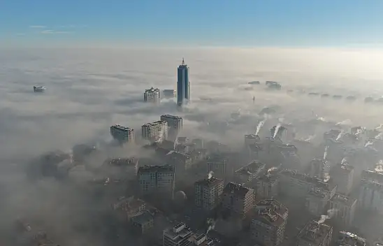 Konya'da yoğun sis görüş mesafesini düşürdü