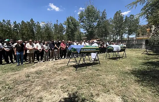 Konya'da yürek yakan veda! Anne ve kızı dualarla toprağa verildi