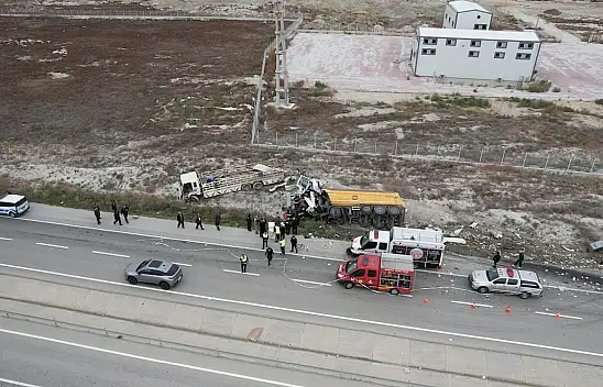 Konya'da yürekler yandı: Tırın kamyona çarptığı kazada 1 ölü, 1 yaralı…