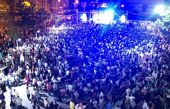 Konya'da Zafer Bayramı coşkusu 2 gün sürecek! Ücretsiz konserler, fener alayı...