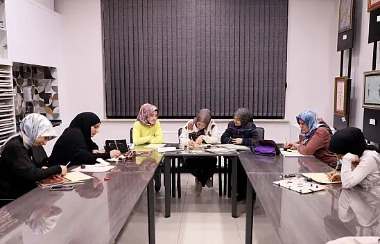 Konya'daki bu merkezde yüzlerce genç geleceğe hazırlanıyor!