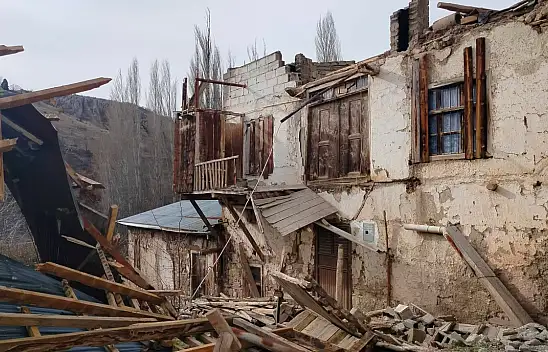 Konya'daki fırtına ortalığı birbirine kattı! İşte lodosun bıraktığı hasarın görüntüleri....