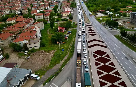 Konya'dan yola çıkacak sürücüler dikkat! O yoldaki kilometrelerce kuyruk havadan görüntülendi!