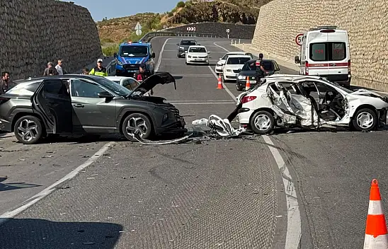 Konya'dan yola çıktı: Karşı şeride geçip 3 aracı biçti! Bir aile...